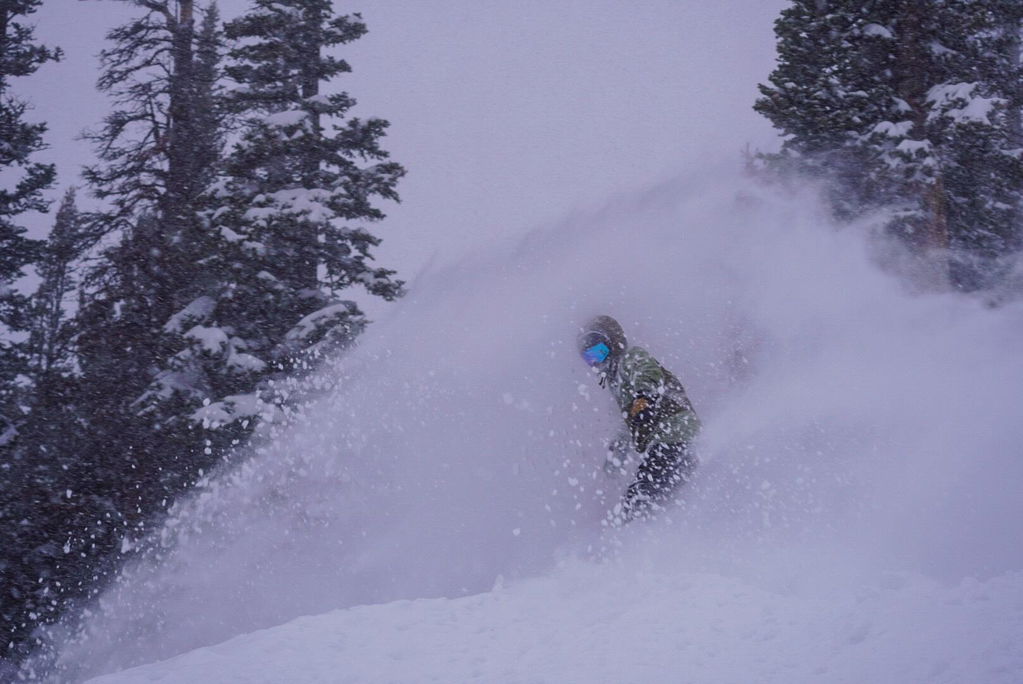 Jones Storm Chaser snowboard pudder fish