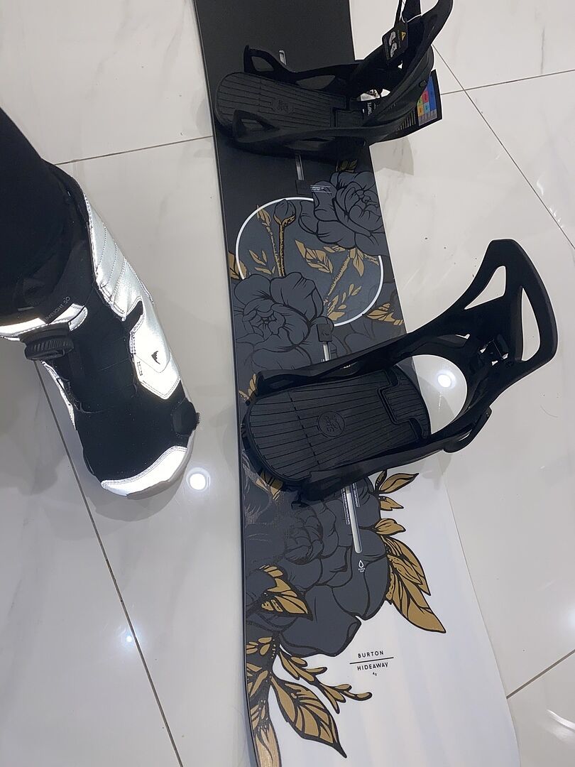 Burton Hideaway Flat Top snowboard dame graphic leken