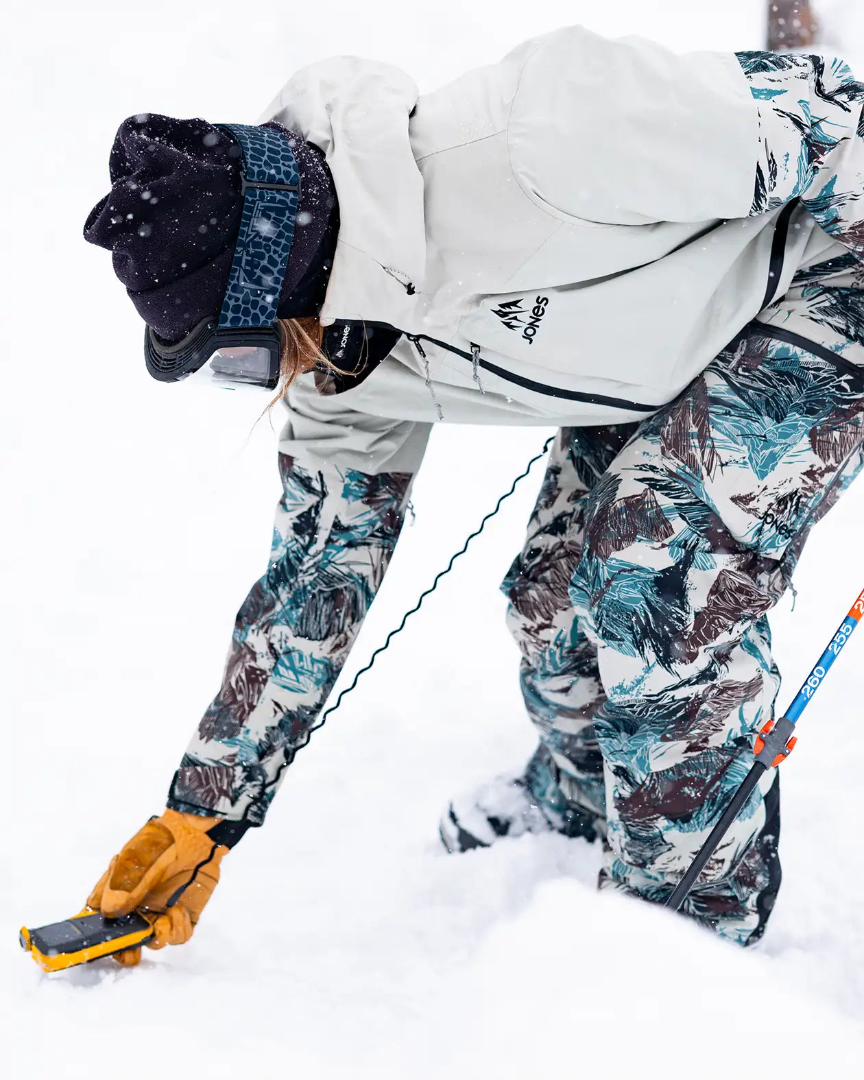 Jones MTN Surf Recycled snowboardbukse dame Peak Camo