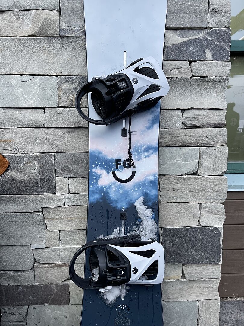 Burton Feelgood Flying V snowboard dame First Tracks 149 pudder