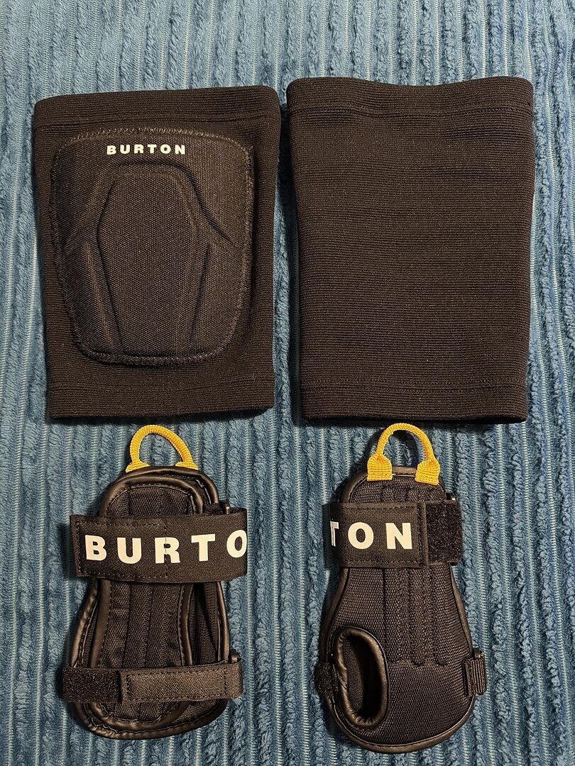 Burton Basic knebeskytter true black – tynn