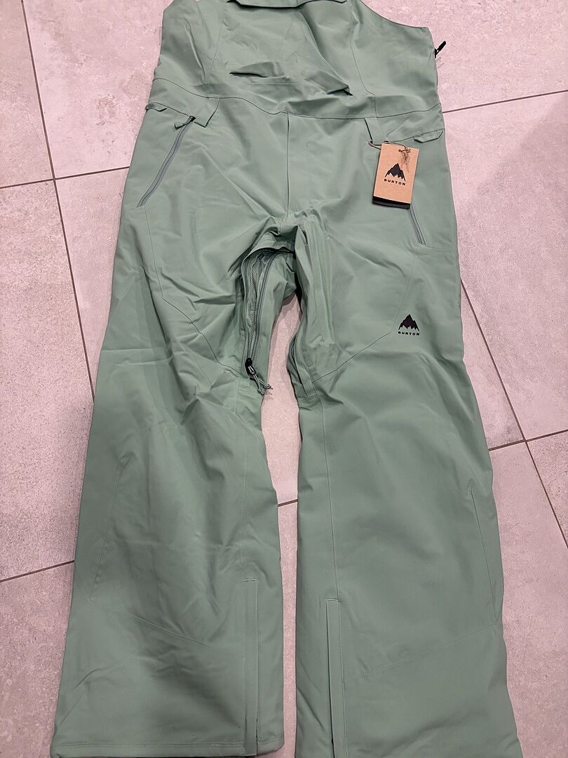 Burton Reserve 2L selebukse True Black 20k vanntett