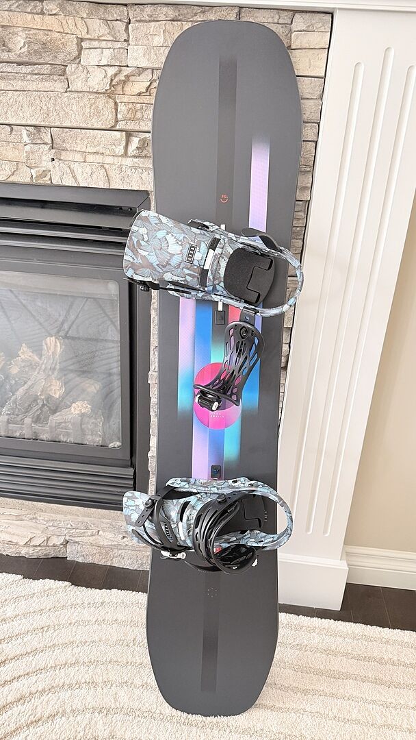 Burton Feelgood Smalls snowboard 140 camber barn