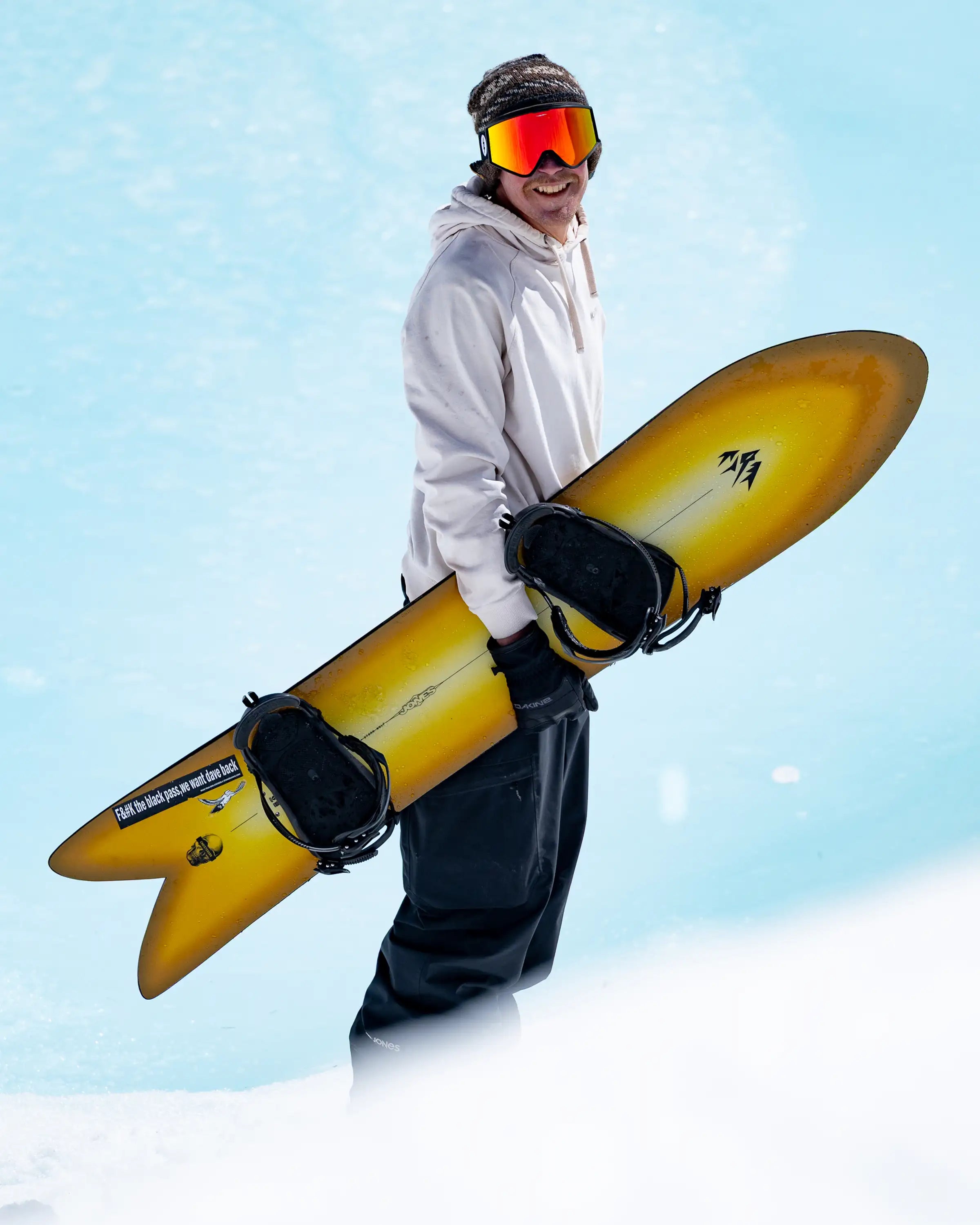 Jones Storm Wolf snowboard swallowtail