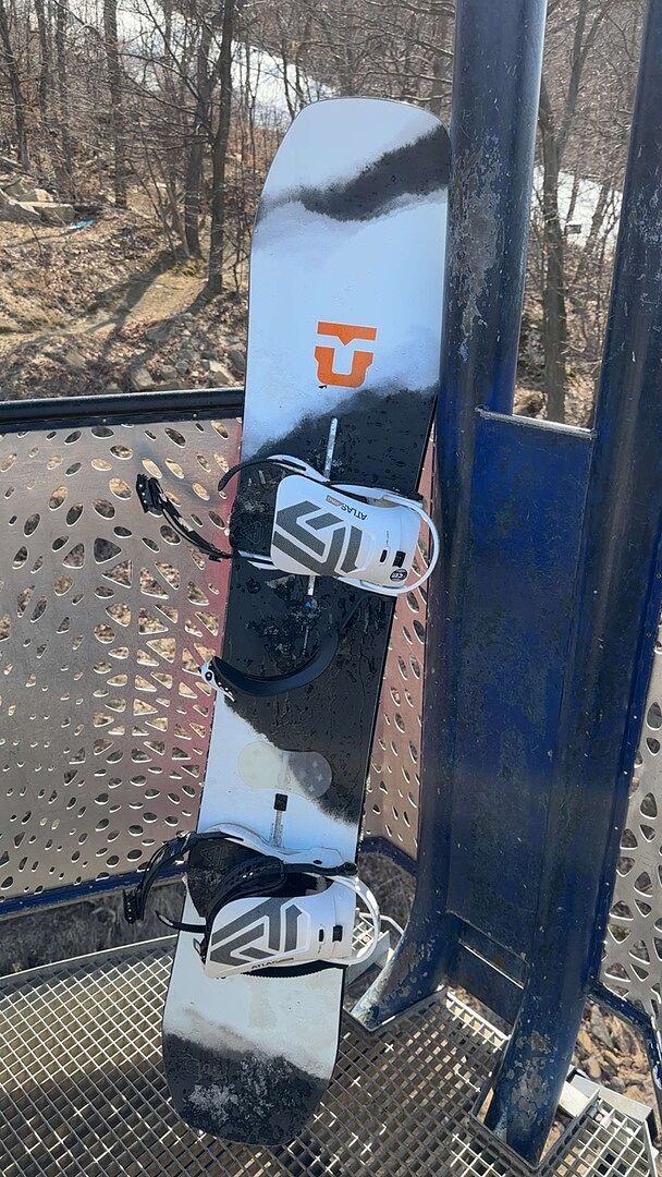 Burton Family Tree Hometown Hero Camber snowboard 156 flyt