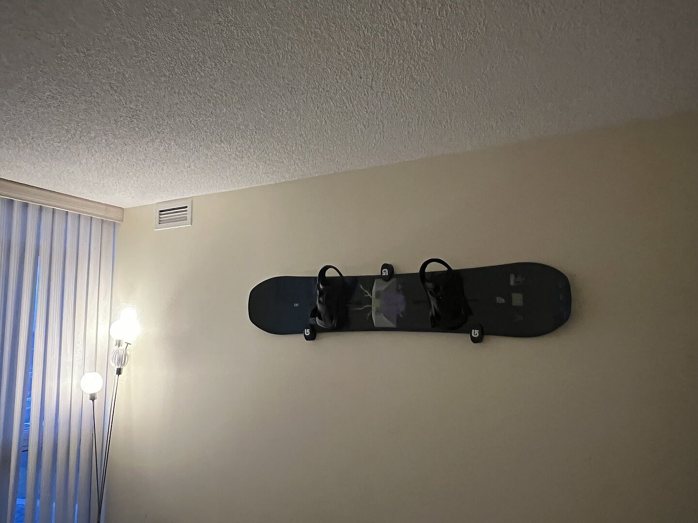 Burton Snowboard Wall Mounts veggfeste Black skånsomt