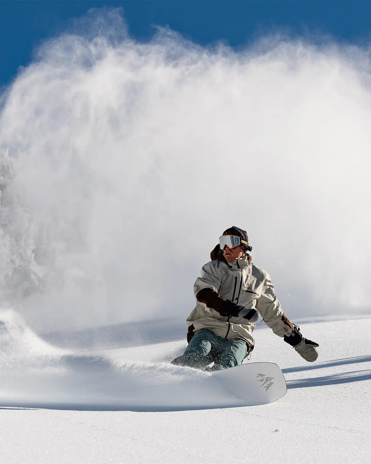 Jones Hovercraft 2.0 snowboard 156 pudder