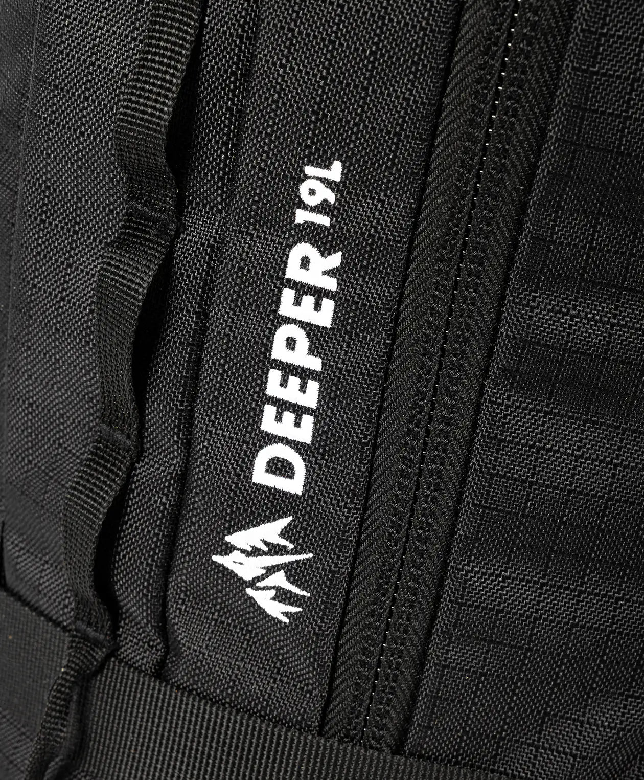 Jones Deeper 19L topptursekk Stealth Black