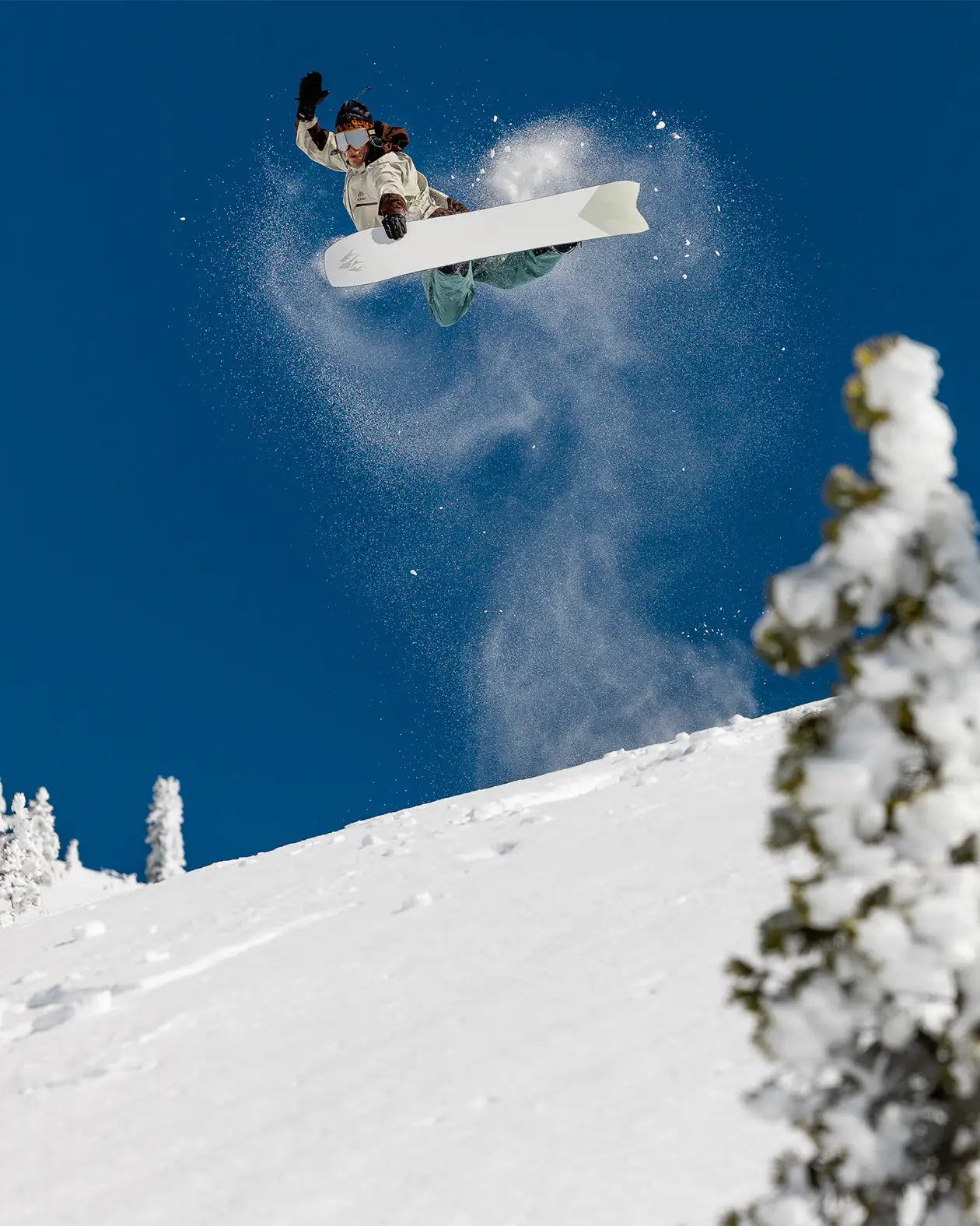 Jones Hovercraft 2.0 snowboard 156 pudder