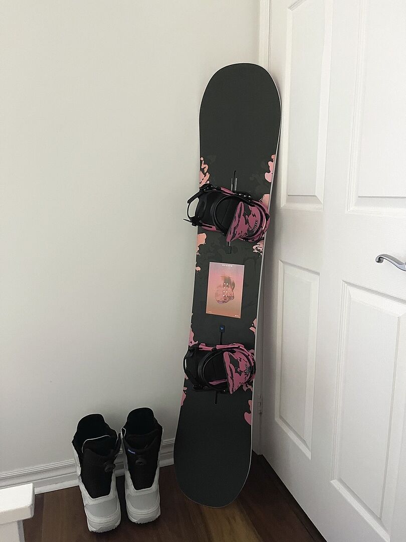 Burton Yeasayer Camber snowboard Graphic 144 flat top