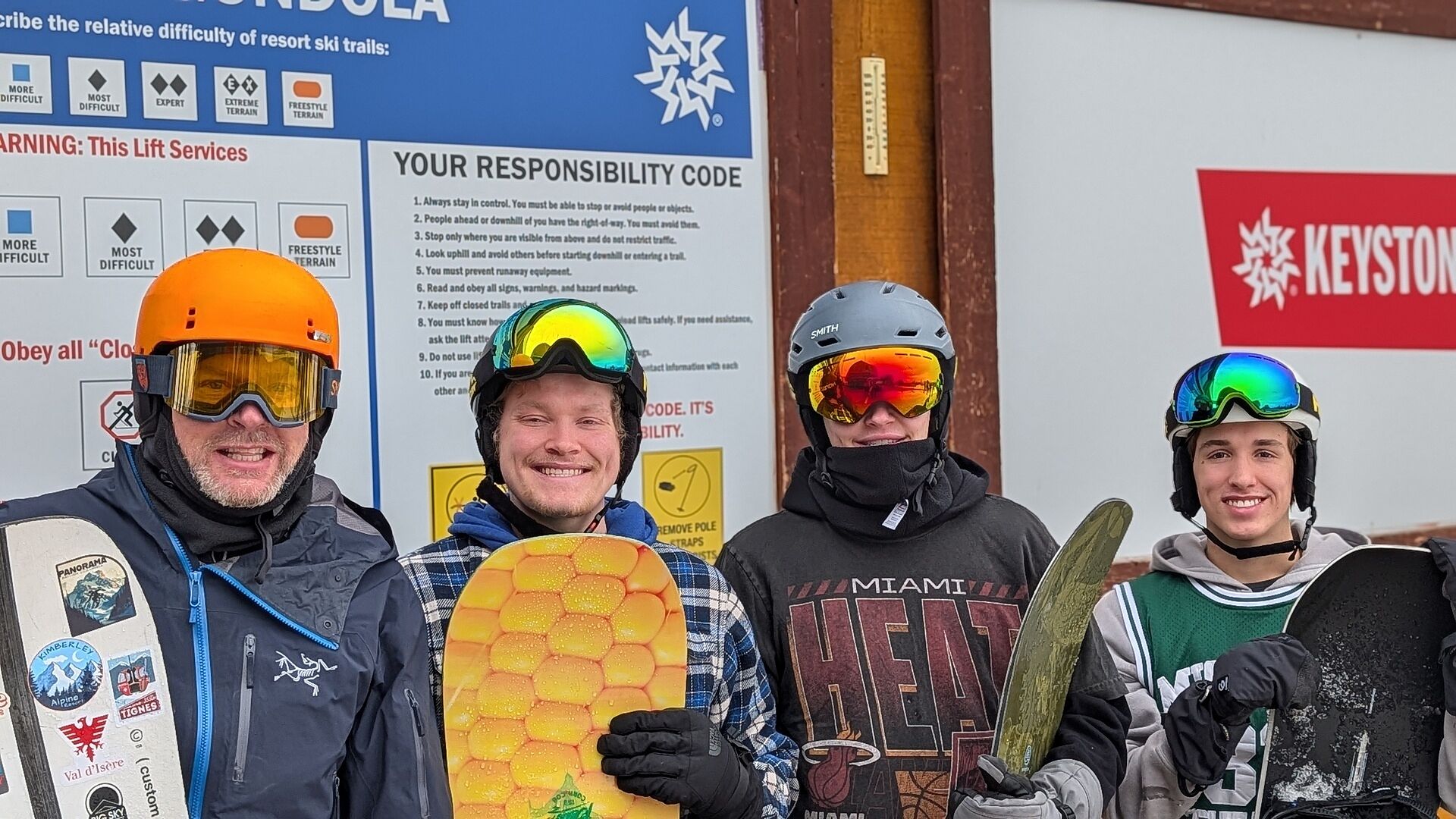 Burton Family Tree Hometown Hero Camber snowboard 156 flyt